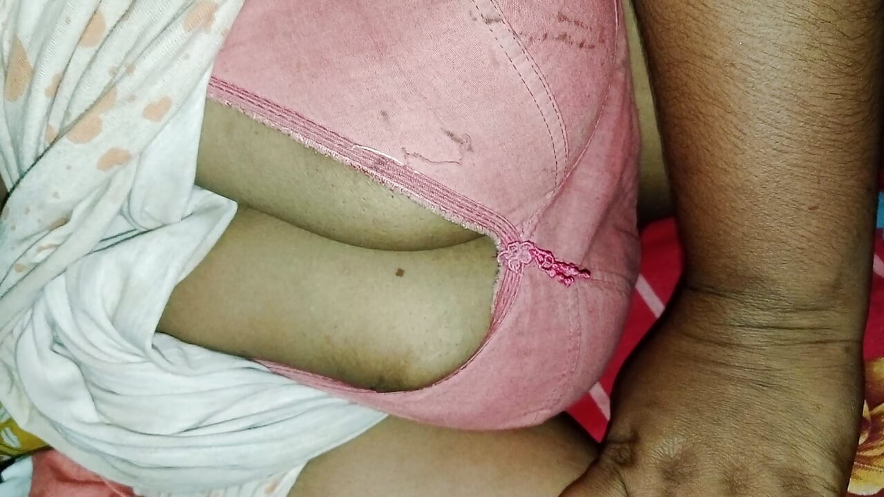 DESI MAĆEHA VELIKIH SISA JEBE SVOG POLU SINA, Desimombd