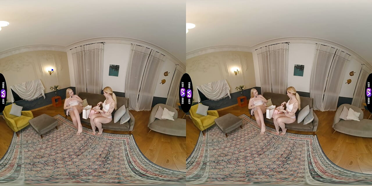 Sara Bork a Stacy Fort sdílejí parnou lesbickou scénu - TeenMegaWorld