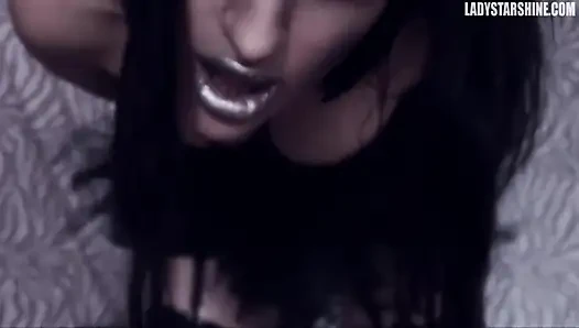 이 장갑을 끼고 나가세요