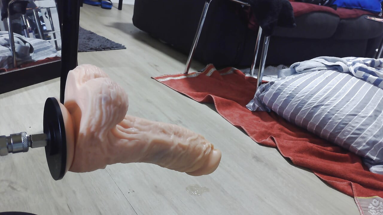 Máquina De Transar Com Dildo Grande Me Fode Rápido E Forte até Chegar Ao Orgasmo!