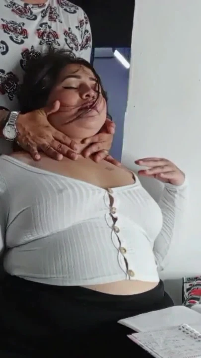 Moment cheie de la "Fiica mea vitregă are nevoie de ajutor cu temele, o ajut, dar mă plătește cu corpul ei și mă lasă să mă fut"