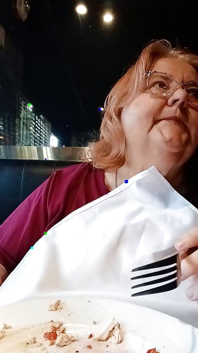 Makan malam spesial setelah potong rambut