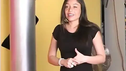 Reifer hengst Driils schöne latina Floozie luccia reyes und lässt seinen auf sie fallen