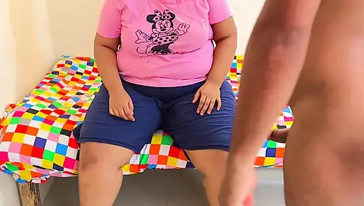 Hintli desi kayınvalidesi banyoda işiyor