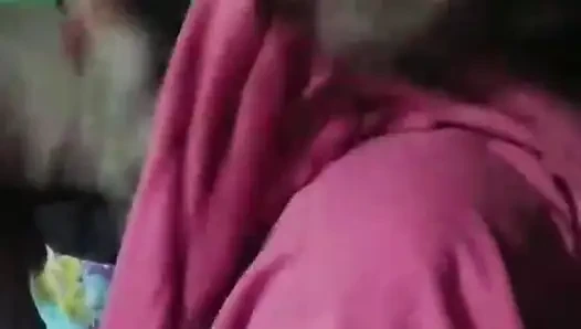 Ateşli gecem videonun ve seksimin tadını çıkarıyor
