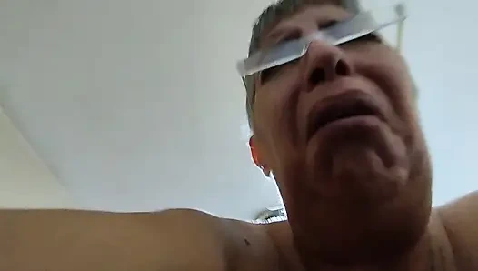 Никаких порезов и редактирования, зрелая пара крупным планом, моя жена мастурбирует