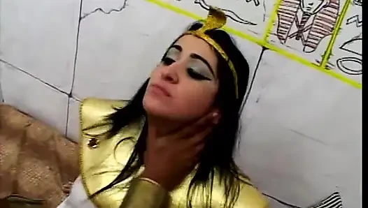 Cleopatras stiefschwester Berenice venerates griechische Traditionen