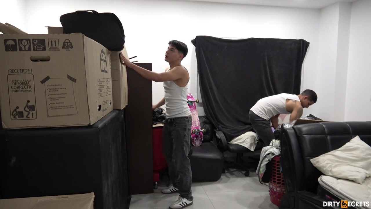 Lil timy和leo wild帮我搬家，最后我们玩了一次的热辣3P