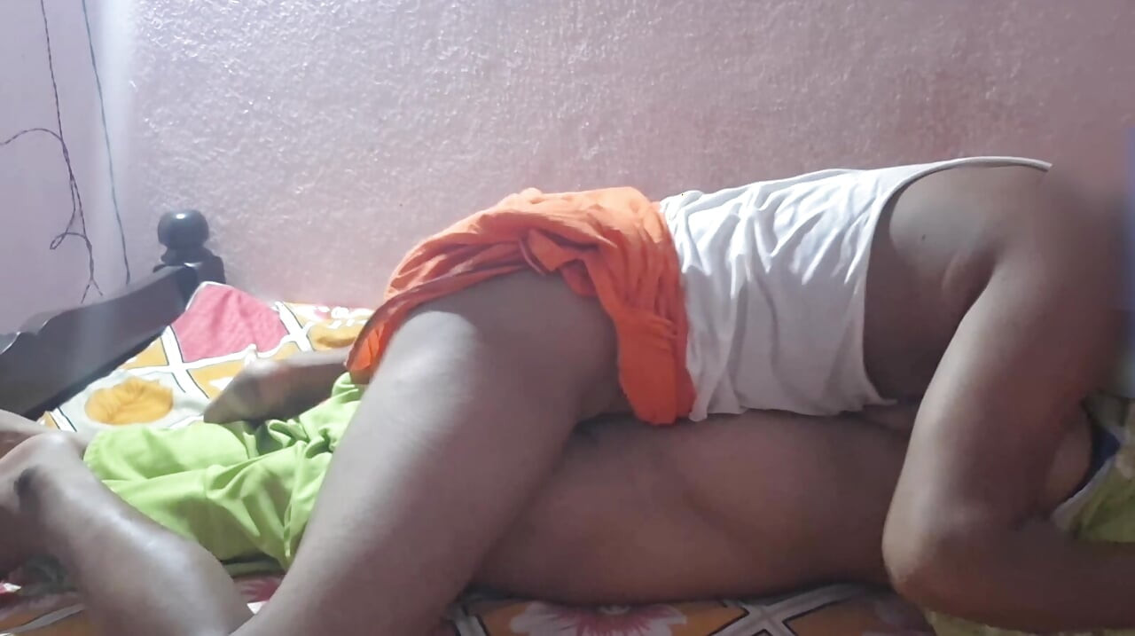 भारतीय Horrny सौतेली बहन अपने सौतेले भाई के साथ