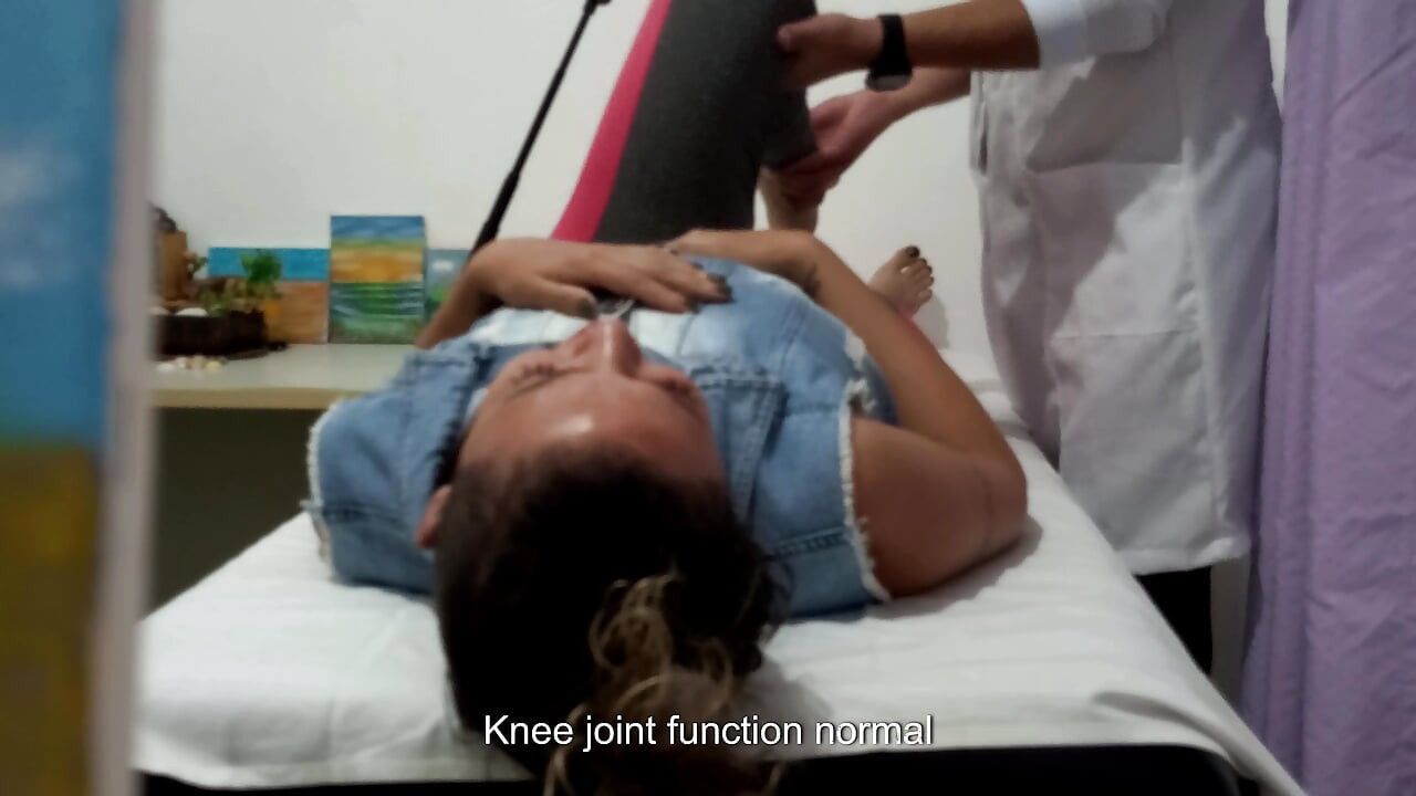 Невинный осмотр превращается в дикий - ортопед соблазняет и трахает пациентку