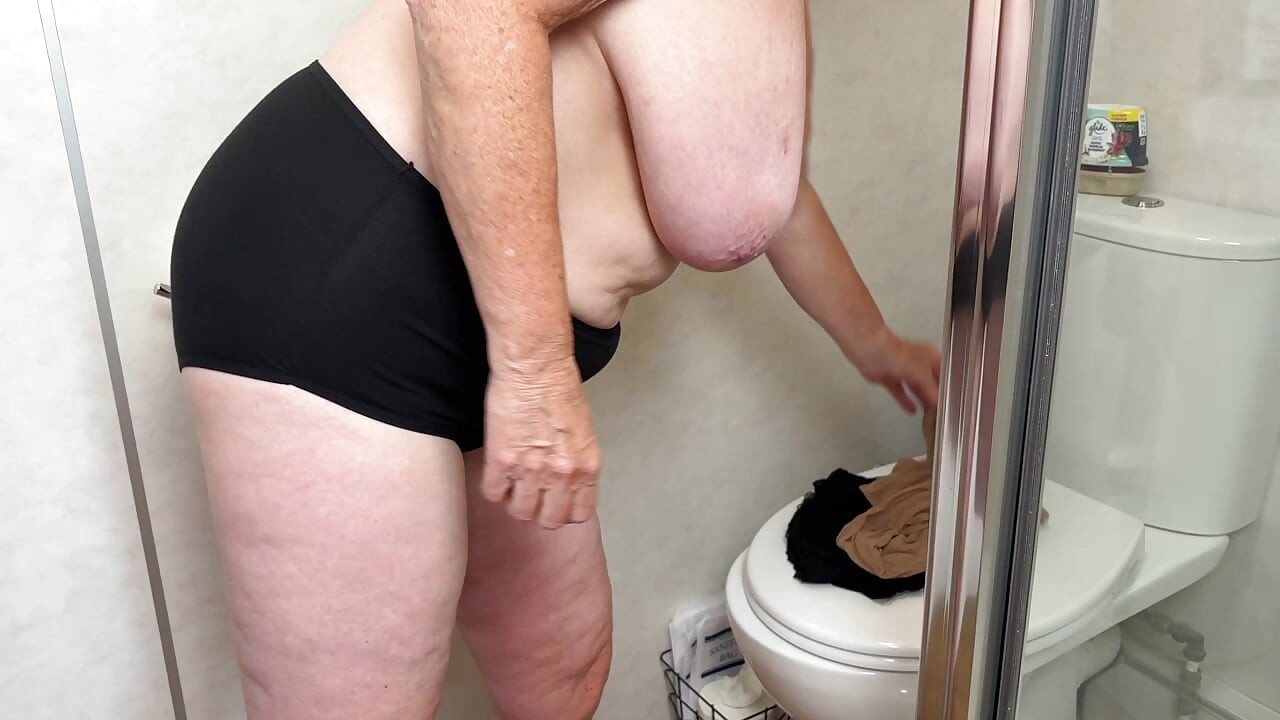 Mrs Mature Feet Dressing - Big Granny Pants 501