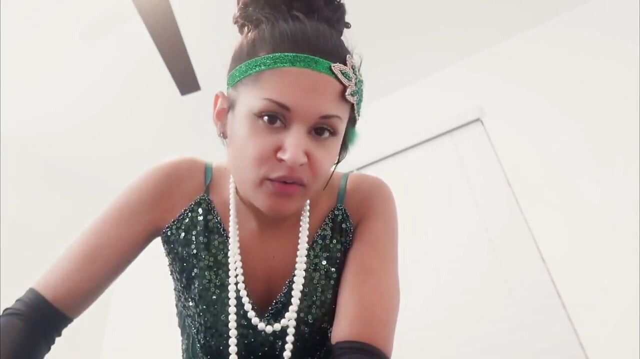 Calisa Bliss' Roaring '20s Giantess Dominasi 4K Pov Fantasy Mengecut Menanti!