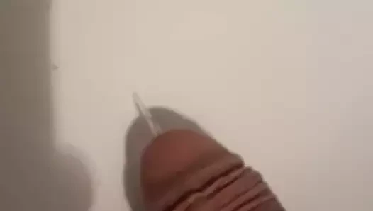 Yarağım çişini yapıyor