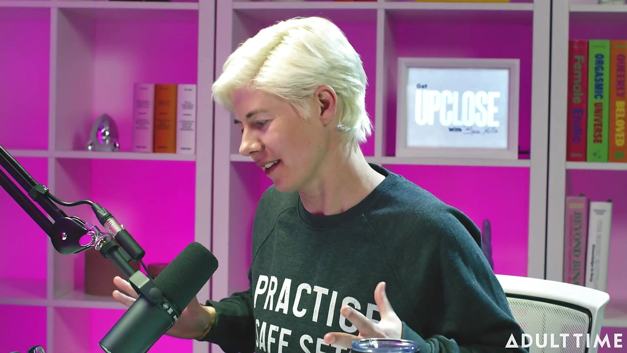 Blake Blossom: drolja za mozak, facetune, i futanari podcast za odrasle