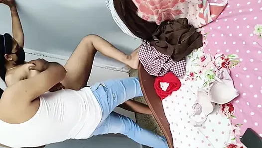 Chachi ji kıllı amının içine büyük yarak sokuyor Hintçe video