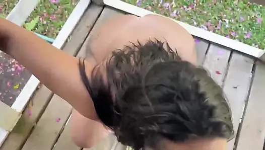 Saya membuat impian saya menjadi kenyataan Saya berenang telanjang di kolam tetangga saya lalu saya memberinya vagina panas saya