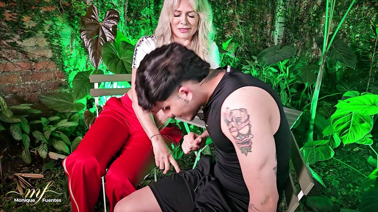 Je ramène l’ami de mon beau-fils à la maison pour qu’il puisse me baiser la chatte avec sa grosse bite - Monique Fuentes et Big Jackson