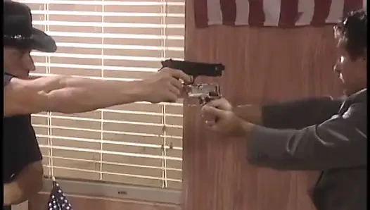 Cewek sange rambut pirang dengan toket besar memeknya dientot habis-habisan di atas meja