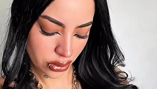 Доминантный и грязный раздевается