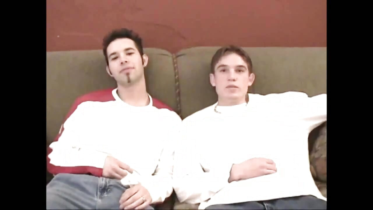 소파에서 자위하는 Yougn straigth 친구들