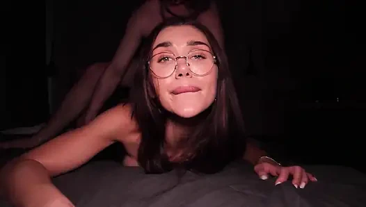 Avrupalı Model Canlı Yayın, Ateşli Seks Ve Kısa Bir Röportaj Yapmayı Kabul Etti.