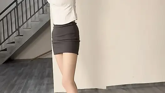 An Office Lady, After Work, Secretly Asks Her Host for a Job Appointment Behind Her Boyfriend's Back