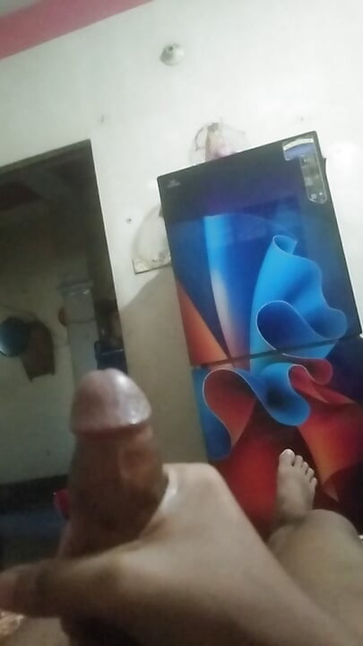 Eu queria muito, então dei uma punheta.