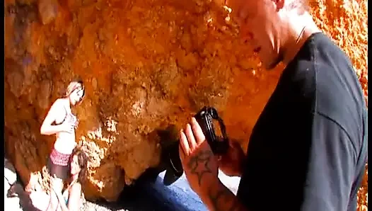 Mädchen lieben es, im freien zu spielen