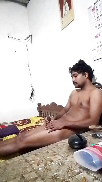 سيد هندي مثير يضرب عارية