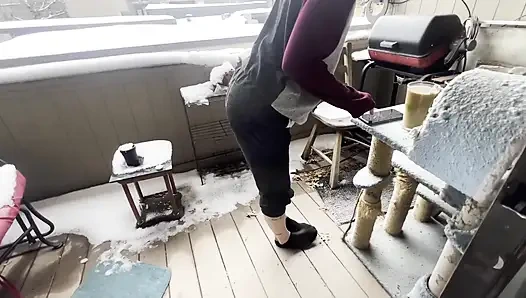 Aku menyetubuhi pelacur jalanan ini di setiap kamar!