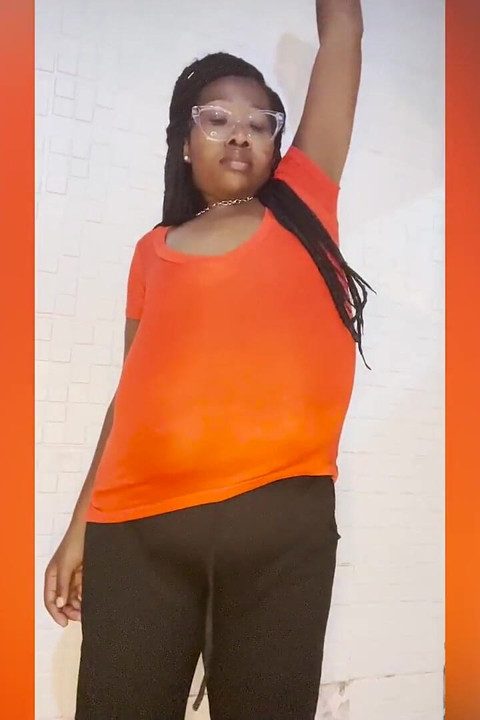 Göğüslerini Sevdiğin Gibi Sallıyorsun