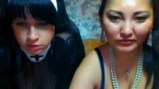 Freira e amiga na webcam