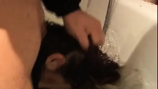 Banyoda büyük yarak emiyor