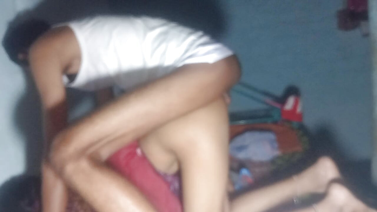 Asiatisk hjemmelavet sex, padoshan bhabhi doggy stil kneppe