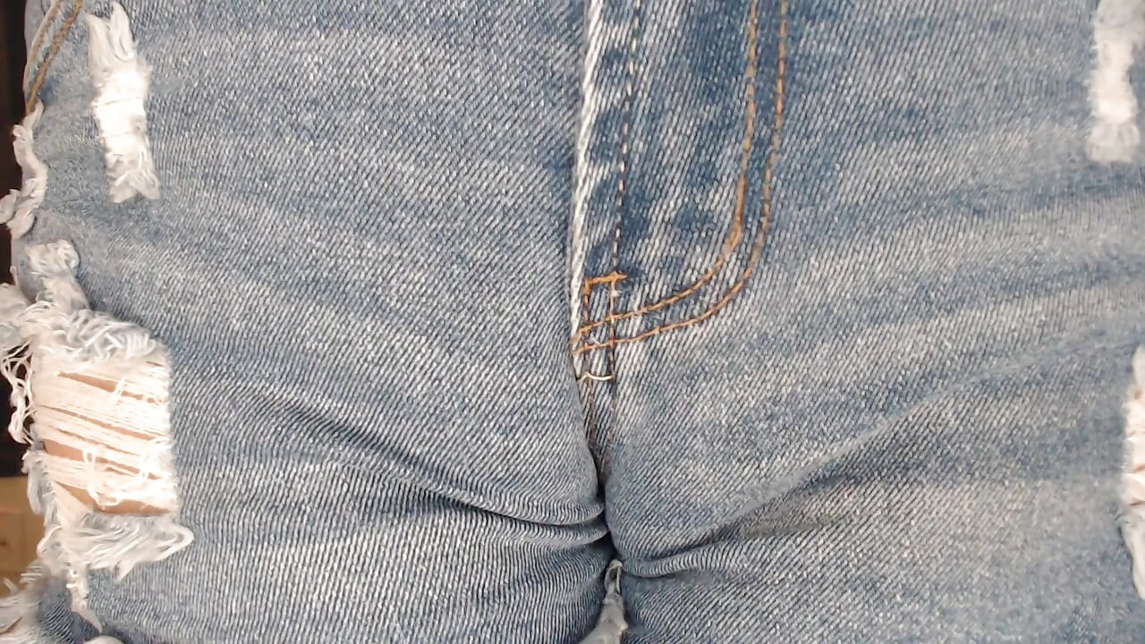 Jean en el coño corto
