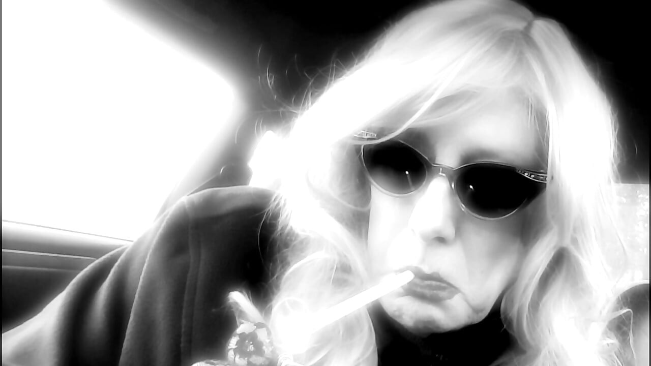 SMOKING VIRGINIA SLIMS 120 MENTHOLS IN MY RIDE