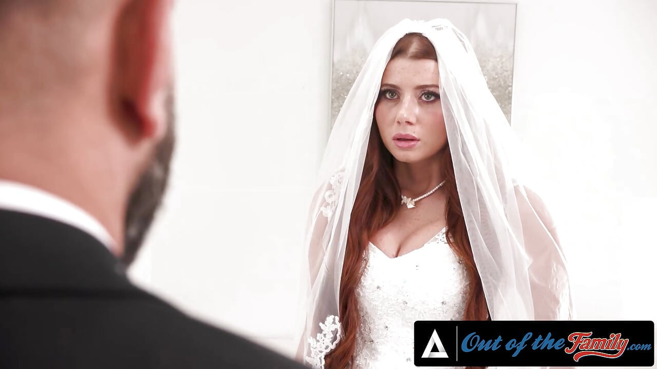 Hors de la famille - Stella Luxx la coquine trompe le marié avec son meilleur homme juste avant son mariage