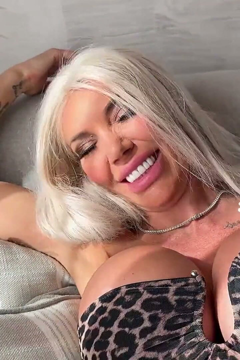 Brought Australian MILF with Huge Tits to Make Her Scream This Way