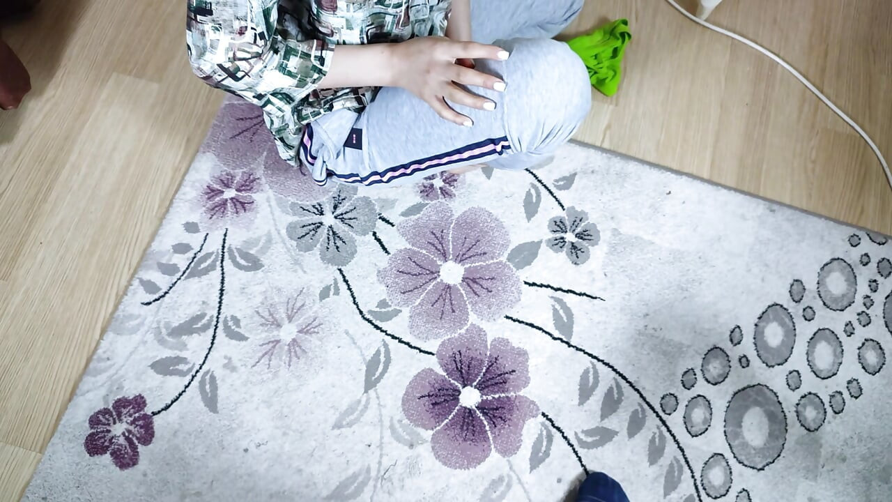 Ιρανός καυτός μύλος φαρσί μπέιμπι σίτερ χύσιμο καυτός τύπος