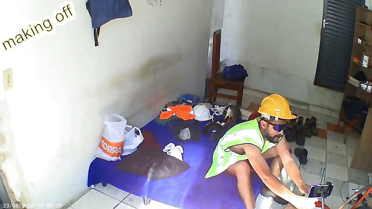 خلف الكواليس تقريباً كل الفيتشات