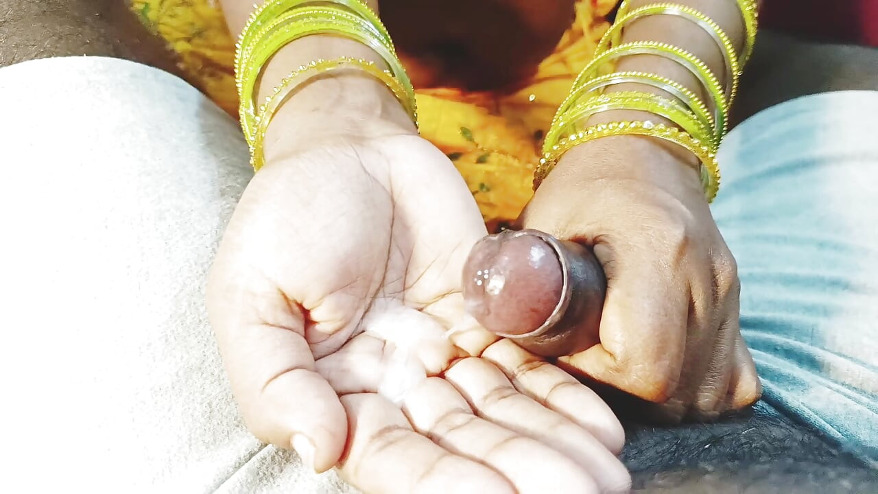 bhaartiy grihini hasbend sautele bhaee ko chodti hai. telugu gandi baatchit