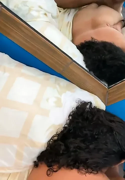 Mi tia cogiendo de ladito