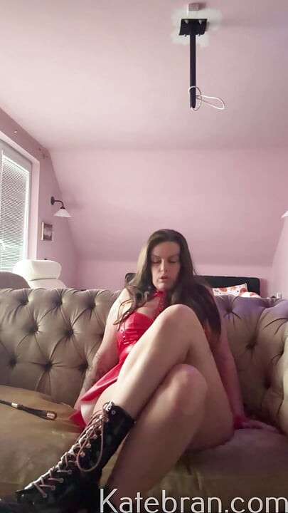 Lederfetisch solo-herrin katy mit stiefeln, bdsm
