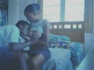 Nesmělý jamiacanský pár předvádí malou předehru část 1