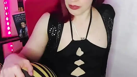 Teman gauchitamu mengajakmu ke toko seks untuk membeli mainan seks