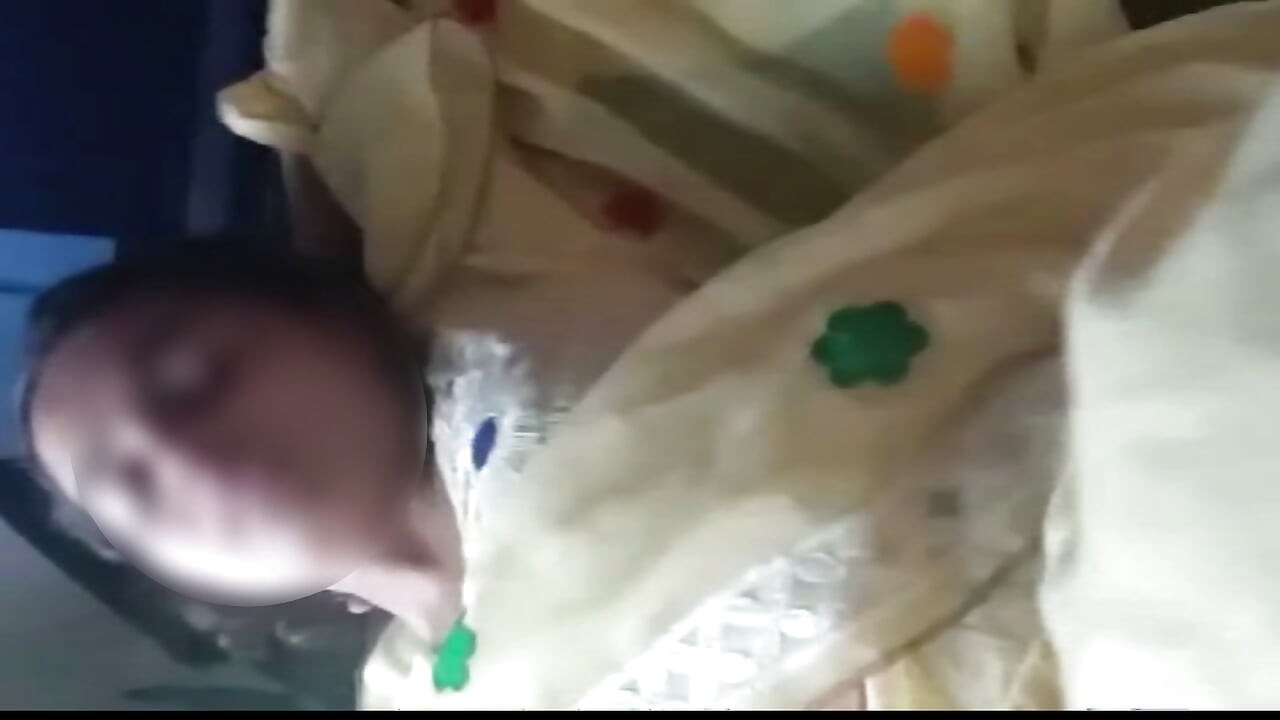オフィスのテーブルの上で同僚とセックスするのが楽しかった