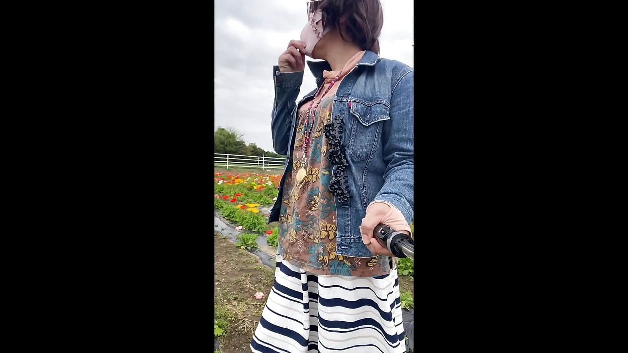 No195 Tucking Exposure in a Flower Garden
