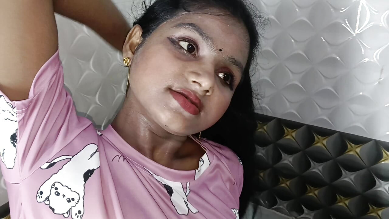 To Day Cute Sudipta Berkongkek dengan Jurukamera