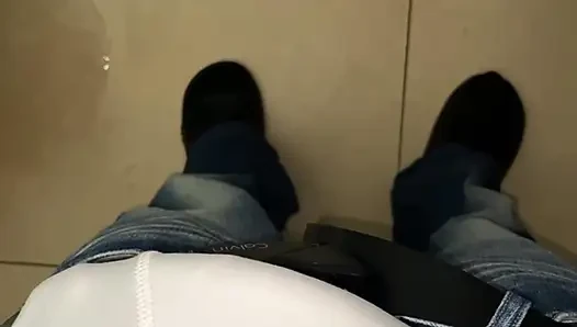 Haydut ofiste etini dövüyor