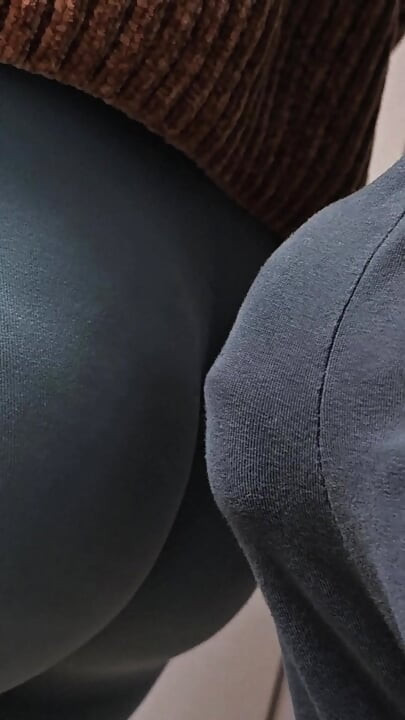Stranger With Huge Erection Ejaculate In Subway Train On Random Girl's Tights